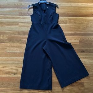 Susana Monaco navy wide leg umpire waist capri jumper size 8
